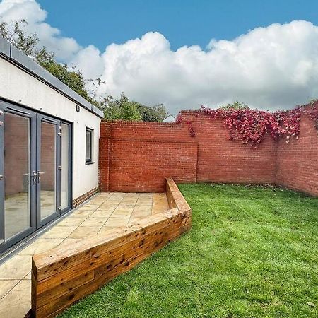 Home At Highgrove - Private Garden & Parking Reading Exteriér fotografie