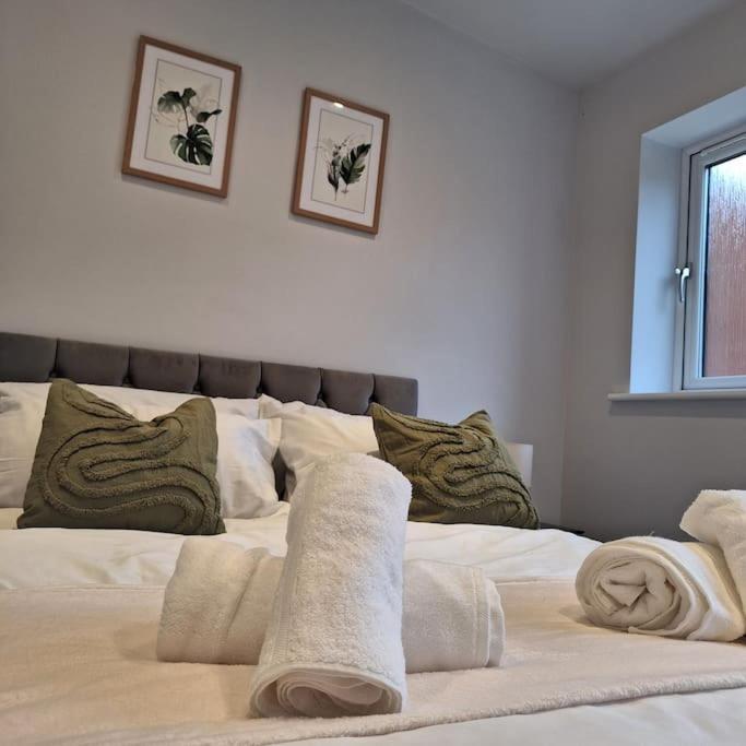 Home At Highgrove - Private Garden & Parking Reading Exteriér fotografie