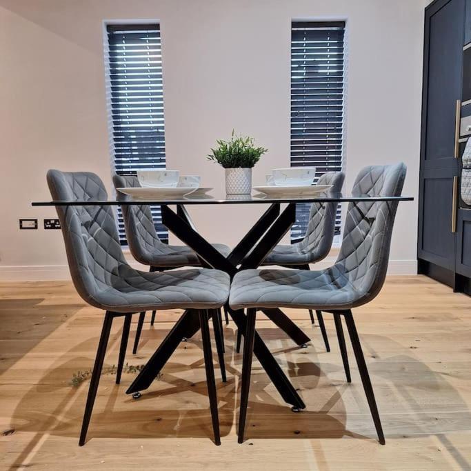Home At Highgrove - Private Garden & Parking Reading Exteriér fotografie